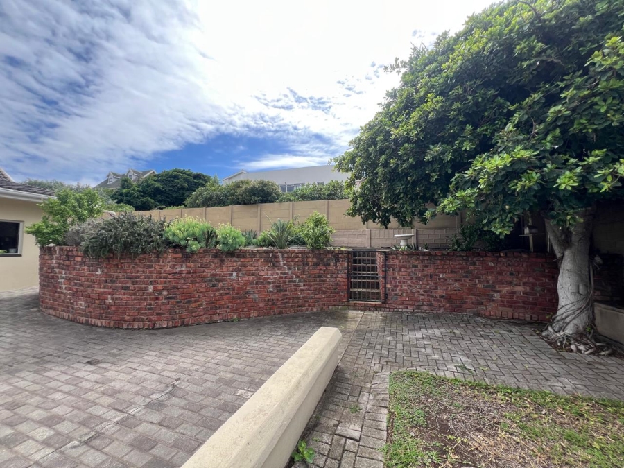 5 Bedroom Property for Sale in Seaview Eastern Cape